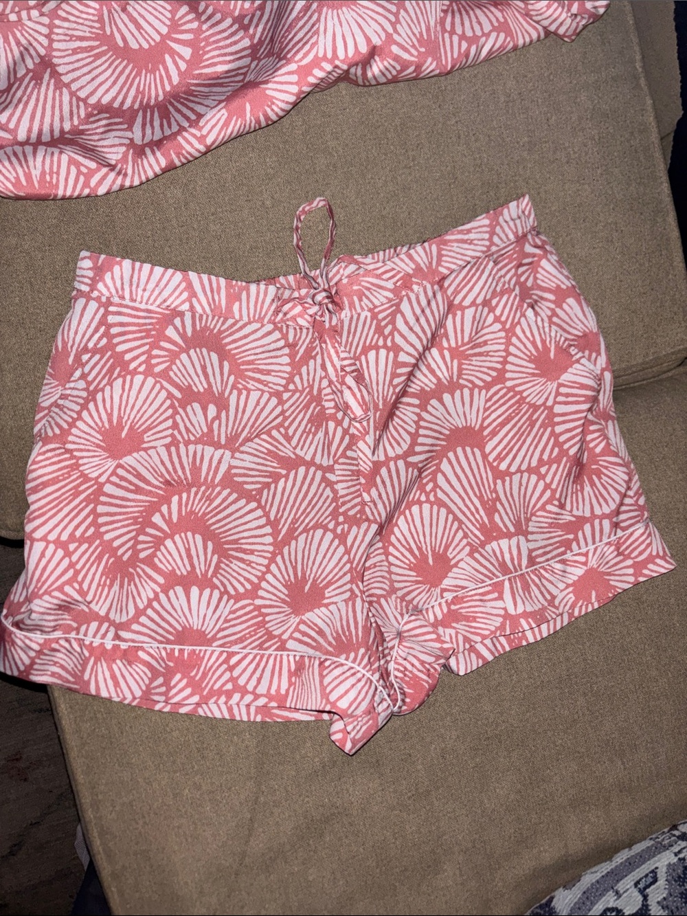 Tommy Bahama Pink and White Shell-Print Short Pajama Set S - Picture 5 of 6